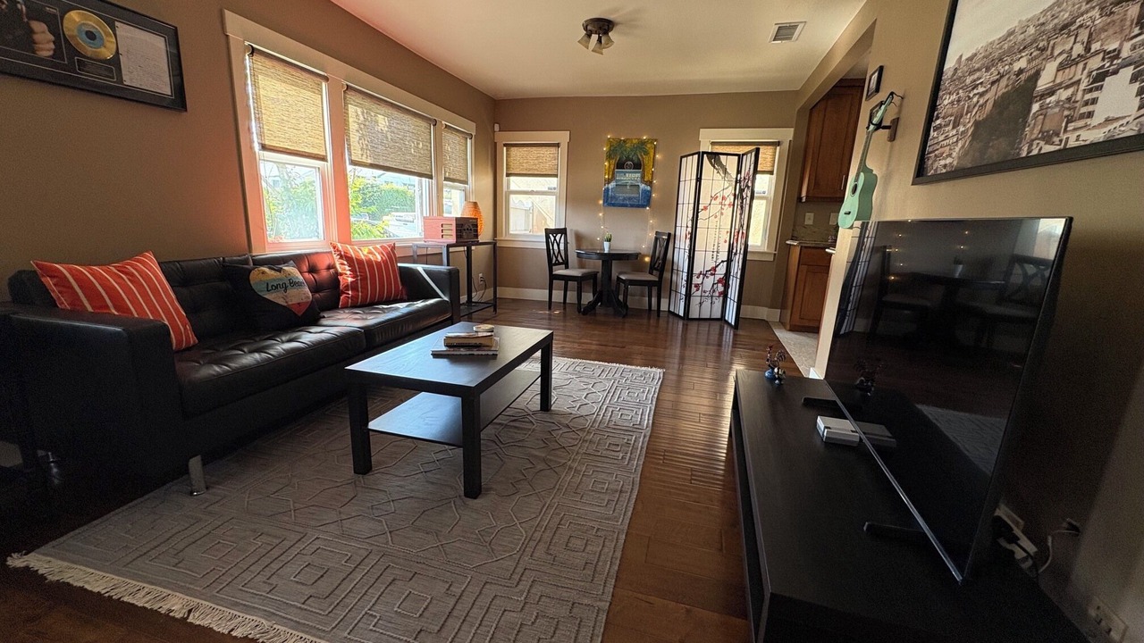 Photo of Livingroom in Circle Area