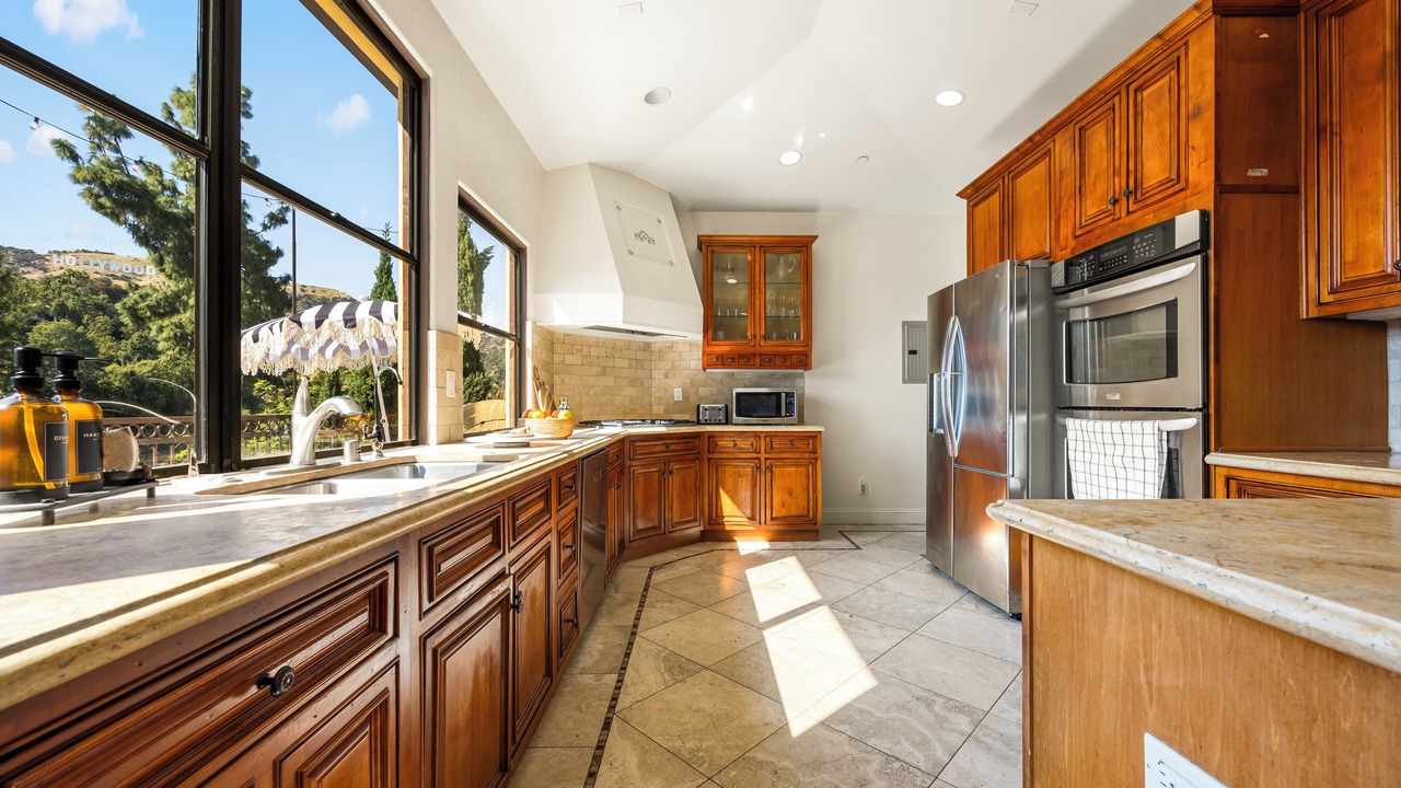 Photo of Kitchen in Hollywoodland