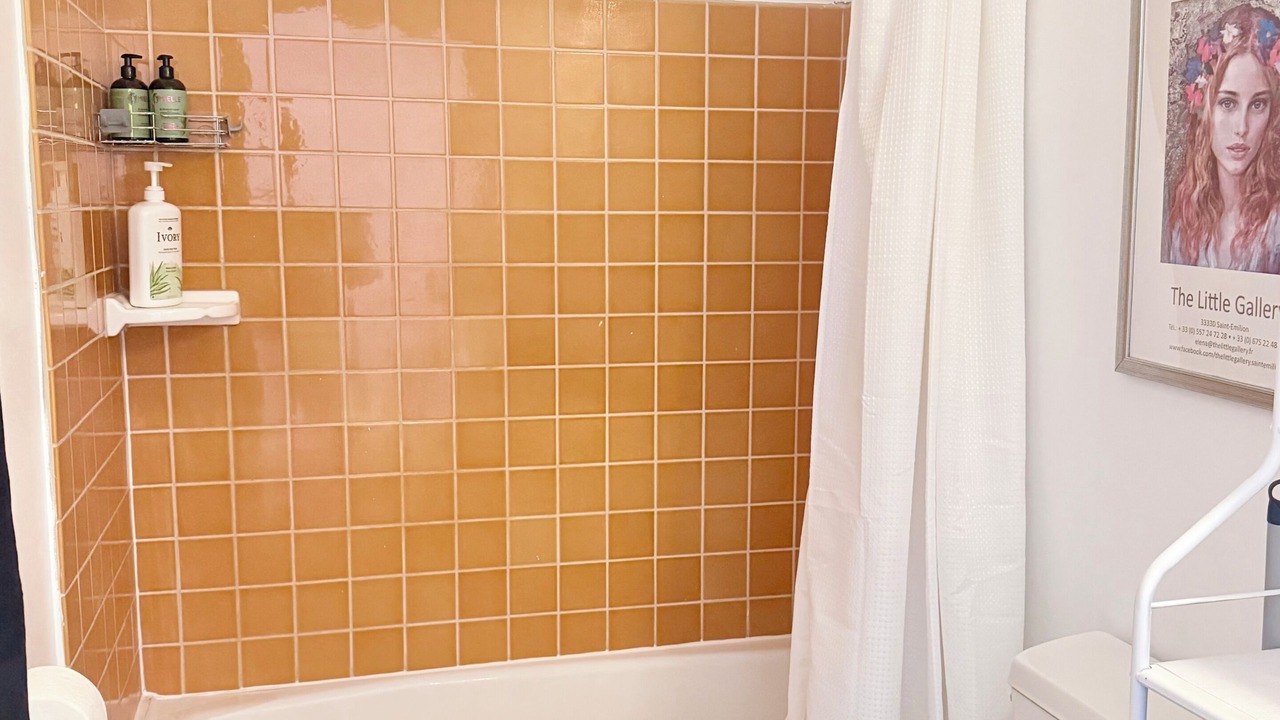 Photo of Bathroom in Mid-Wilshire