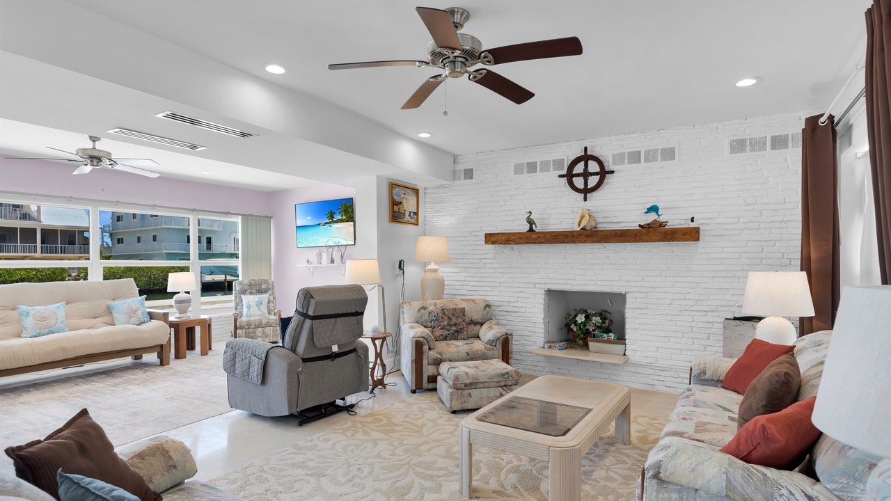 Photo of Bedroom in Venetian Shores