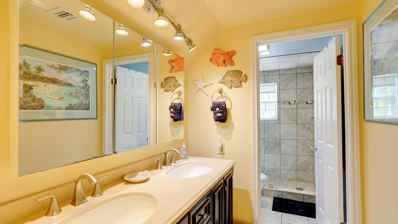 Photo of Bathroom in Truman Annex