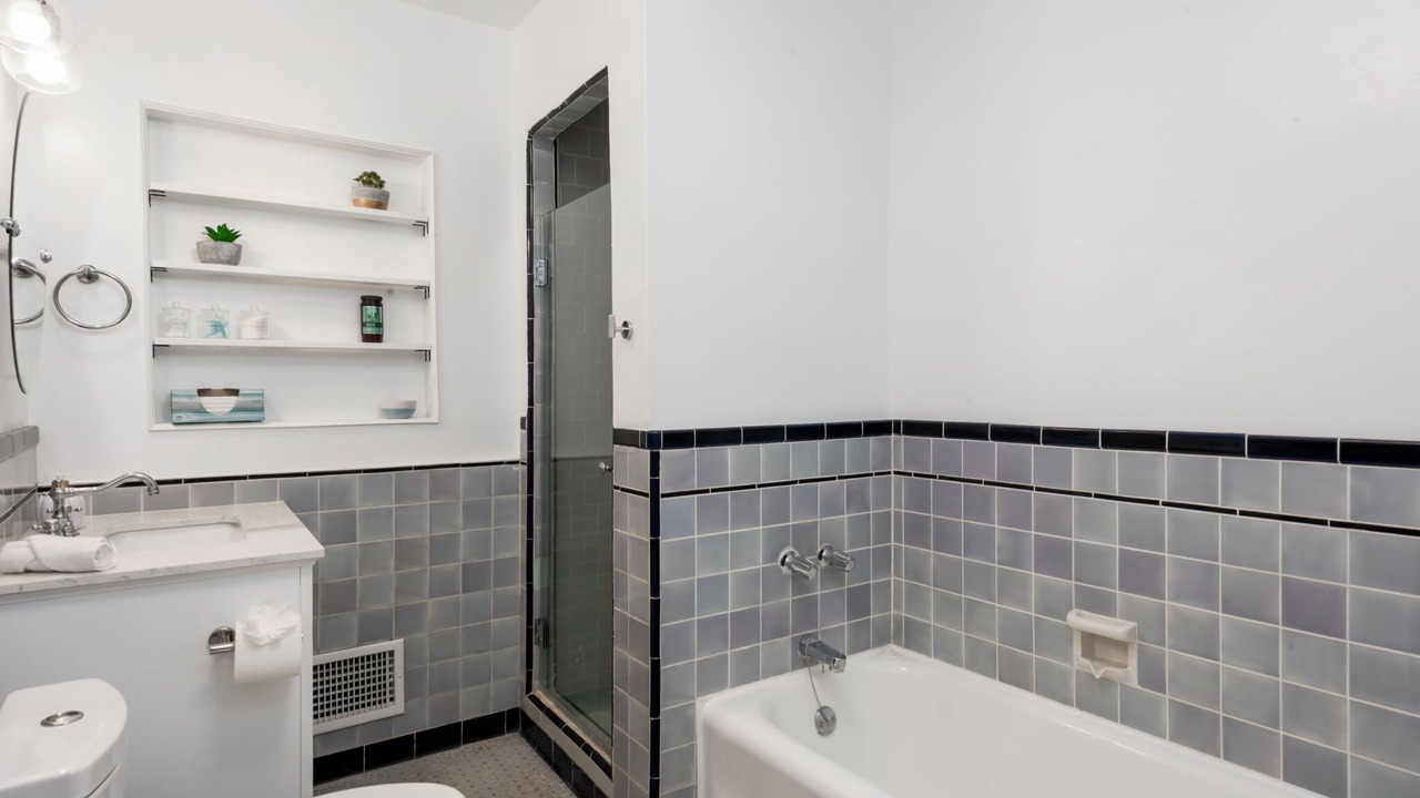 Photo of Bathroom in Pico - Robertson