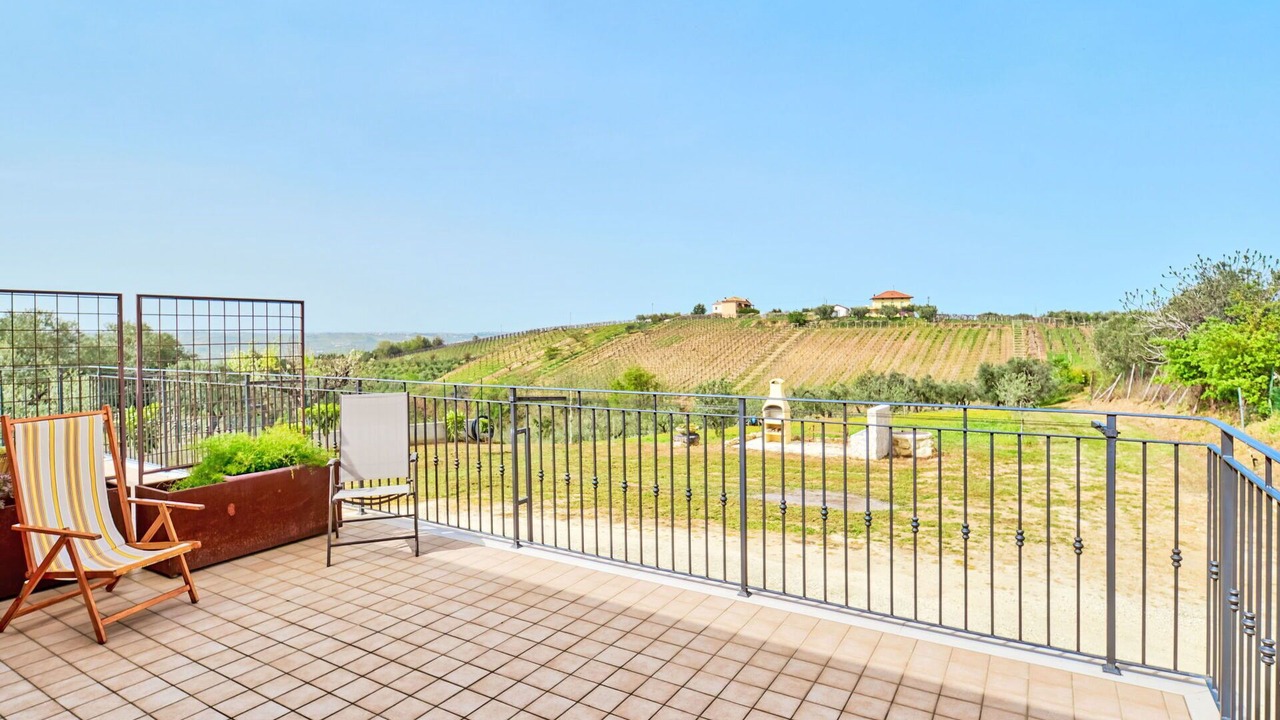 Photo of Patio Balcony in Tollo