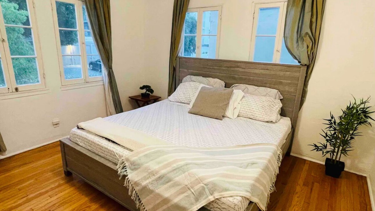 Photo of Bedroom in Pico - Robertson