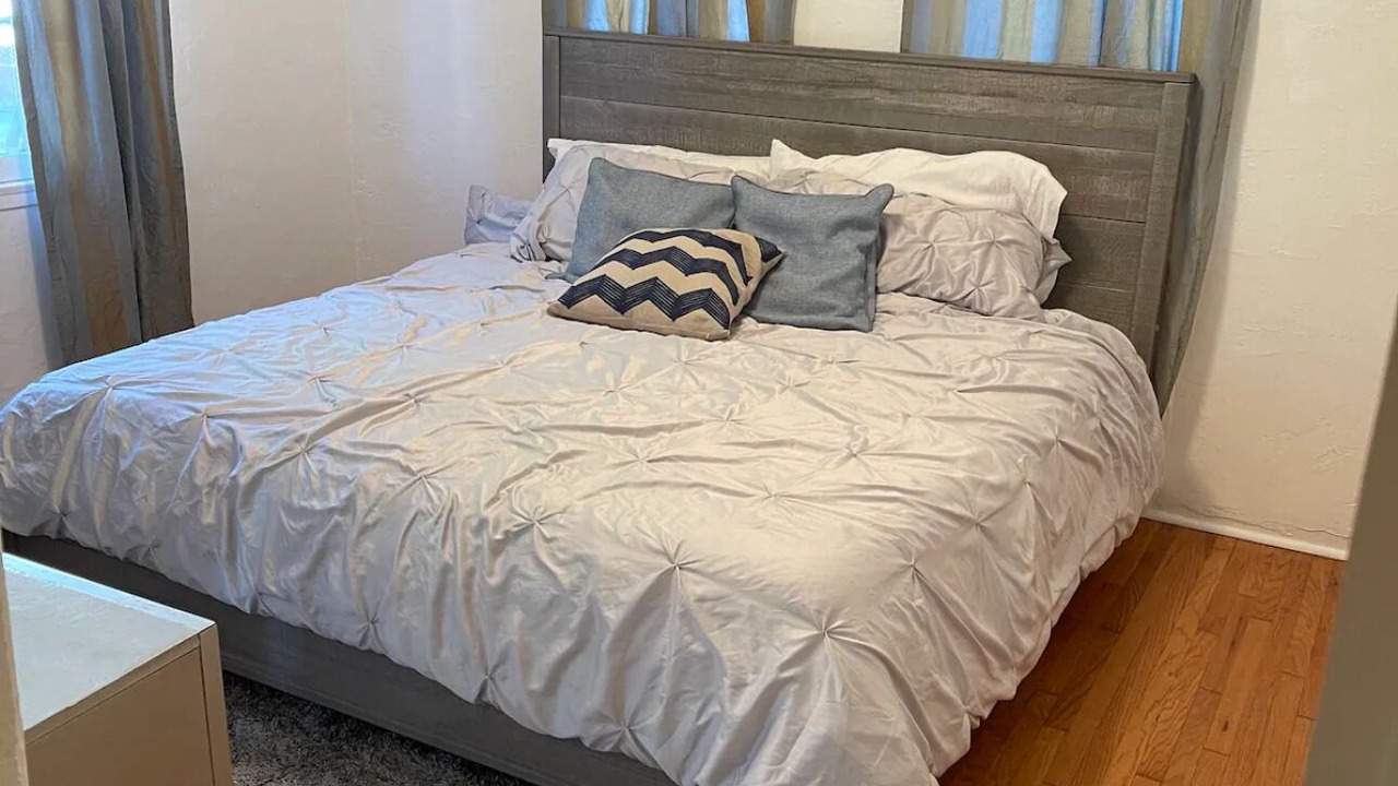 Photo of Bedroom in Pico - Robertson