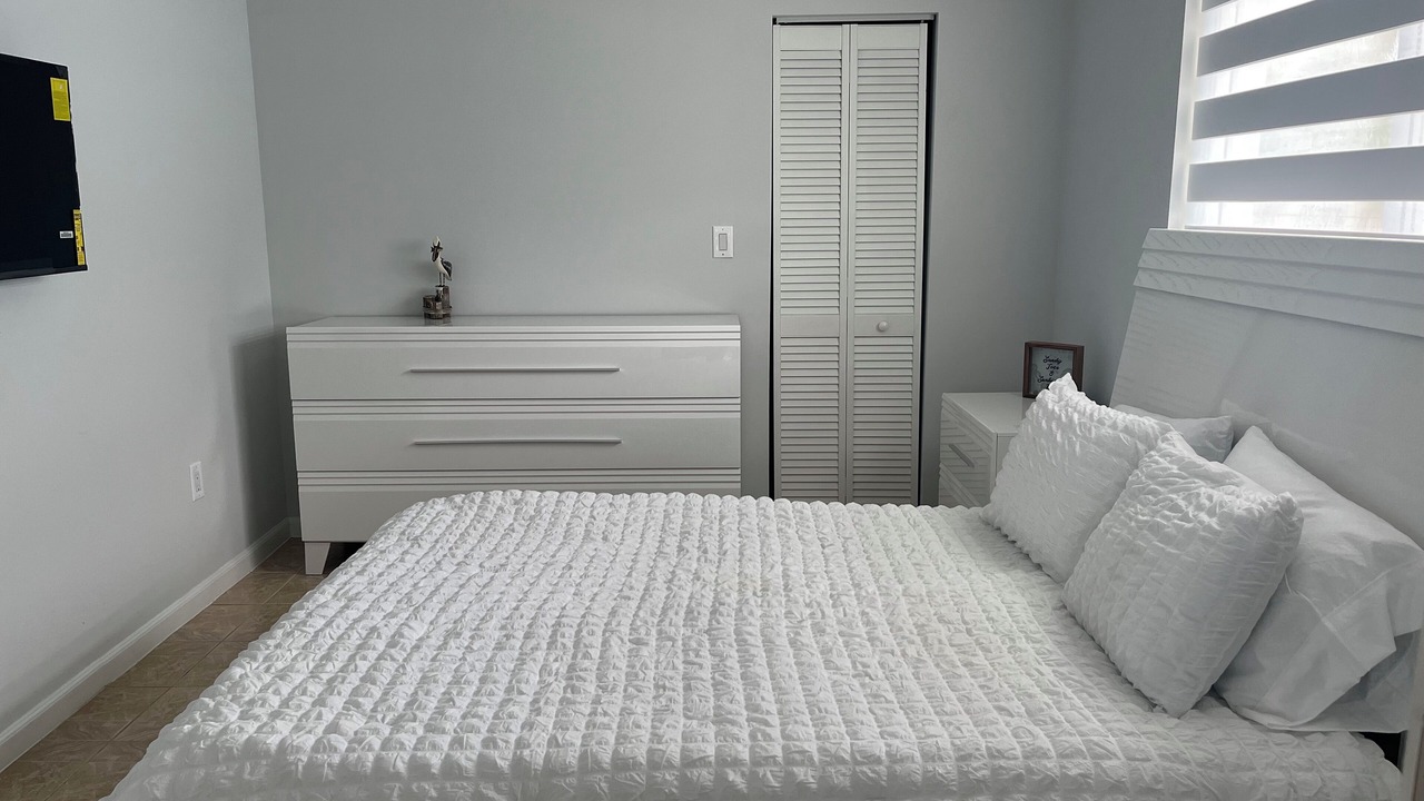 Photo of Bedroom in Venetian Shores
