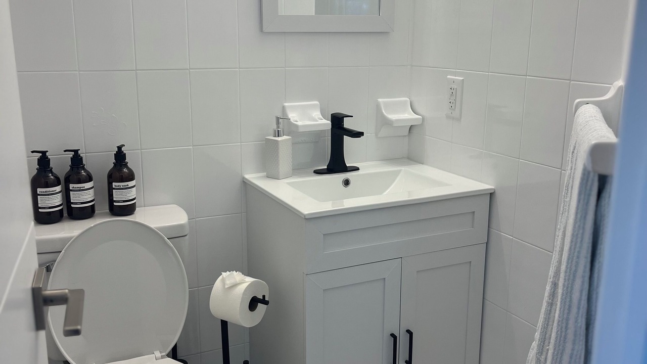 Photo of Bathroom in Venetian Shores