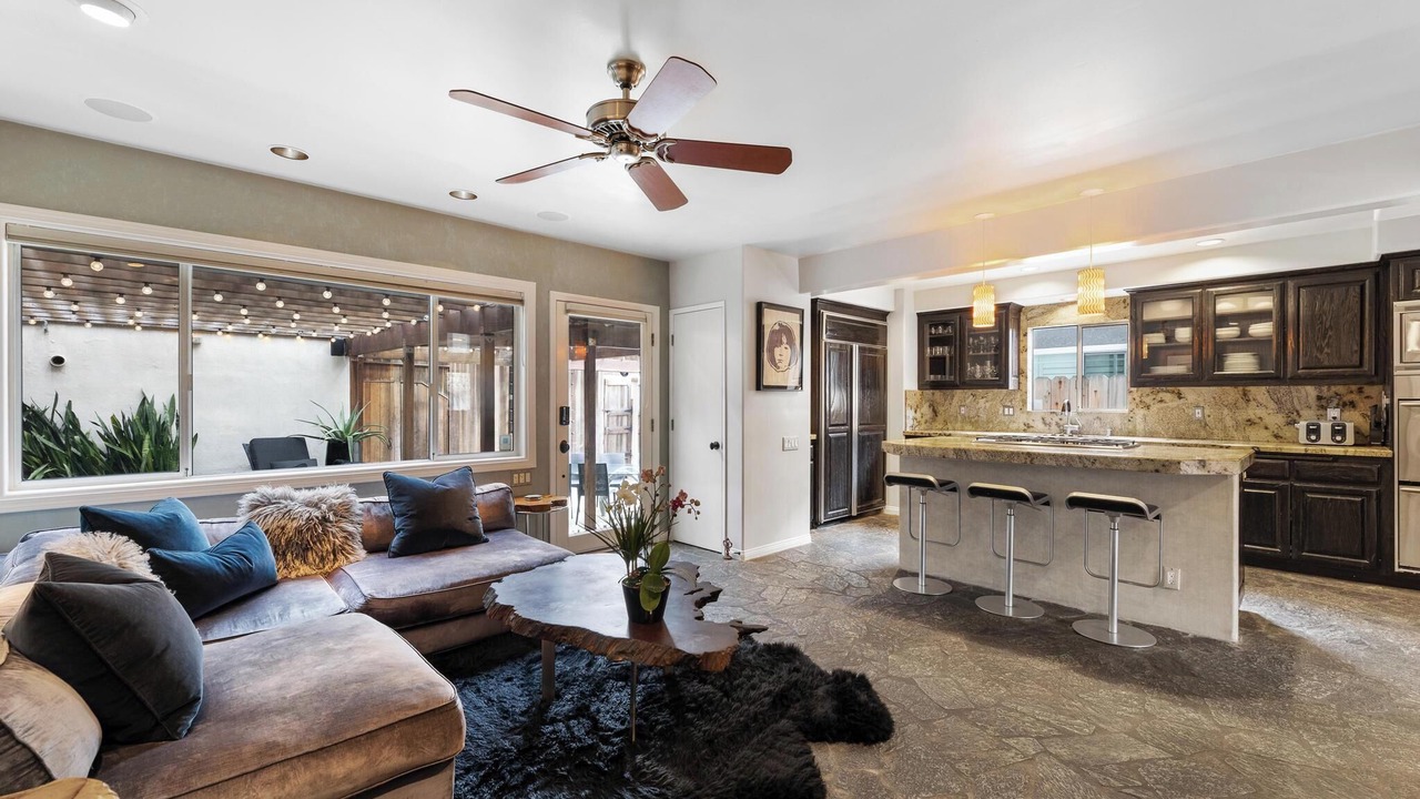 Photo of Livingroom in The Strand