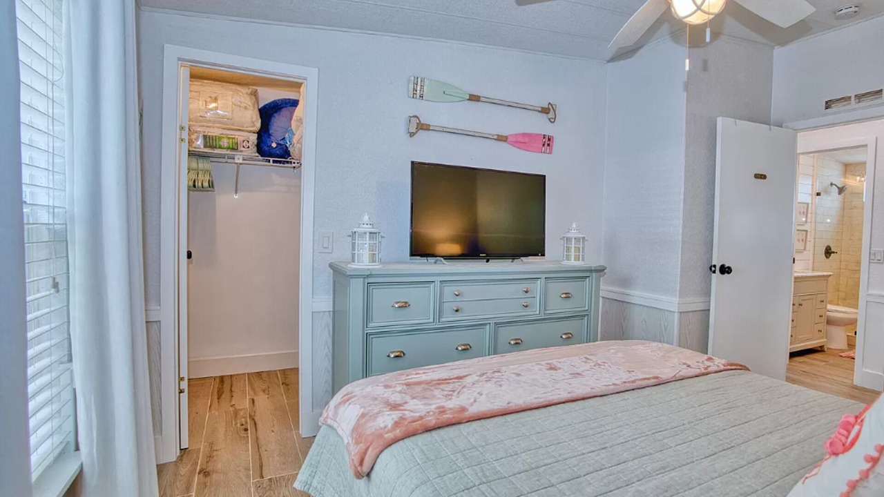 Photo of Bedroom in Cross Key Waterways