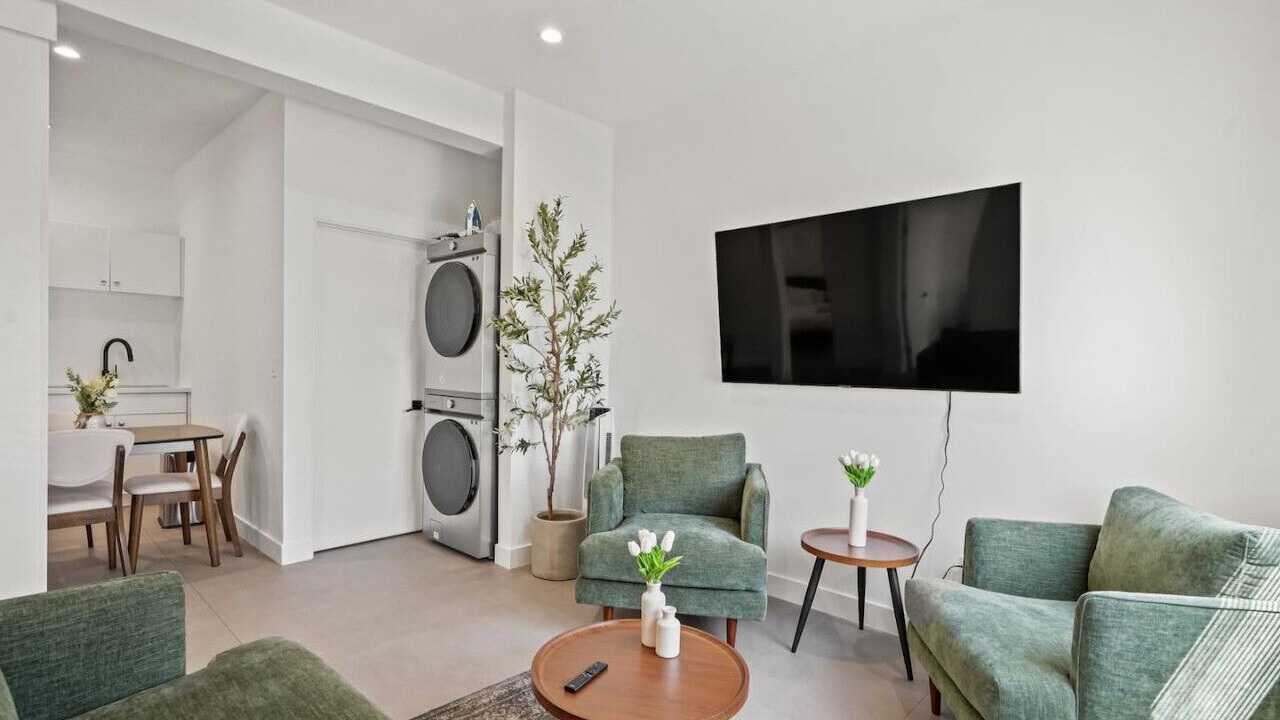 Photo of Livingroom in Culver - West