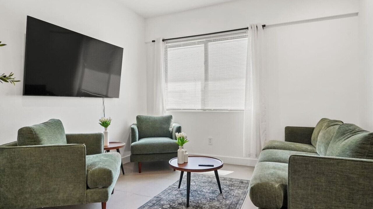 Photo of Livingroom in Culver - West
