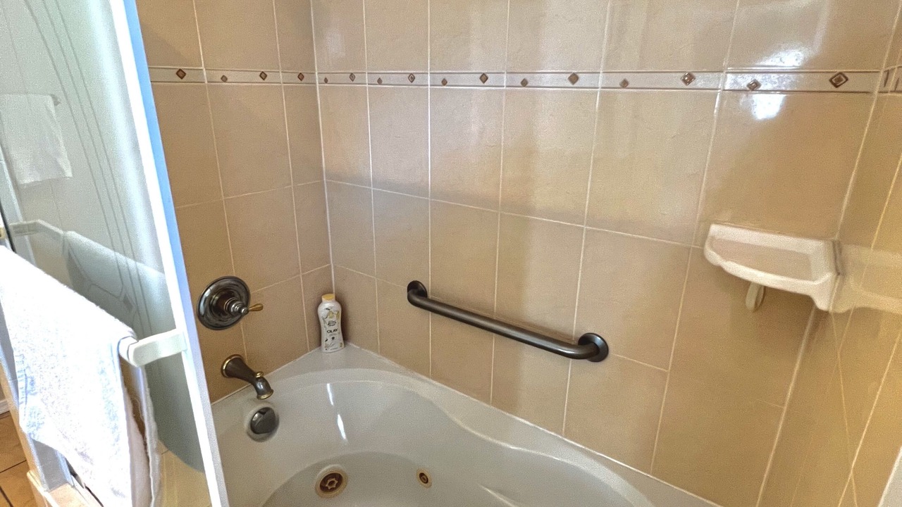 Photo of Bathroom in Harbor Gateway South