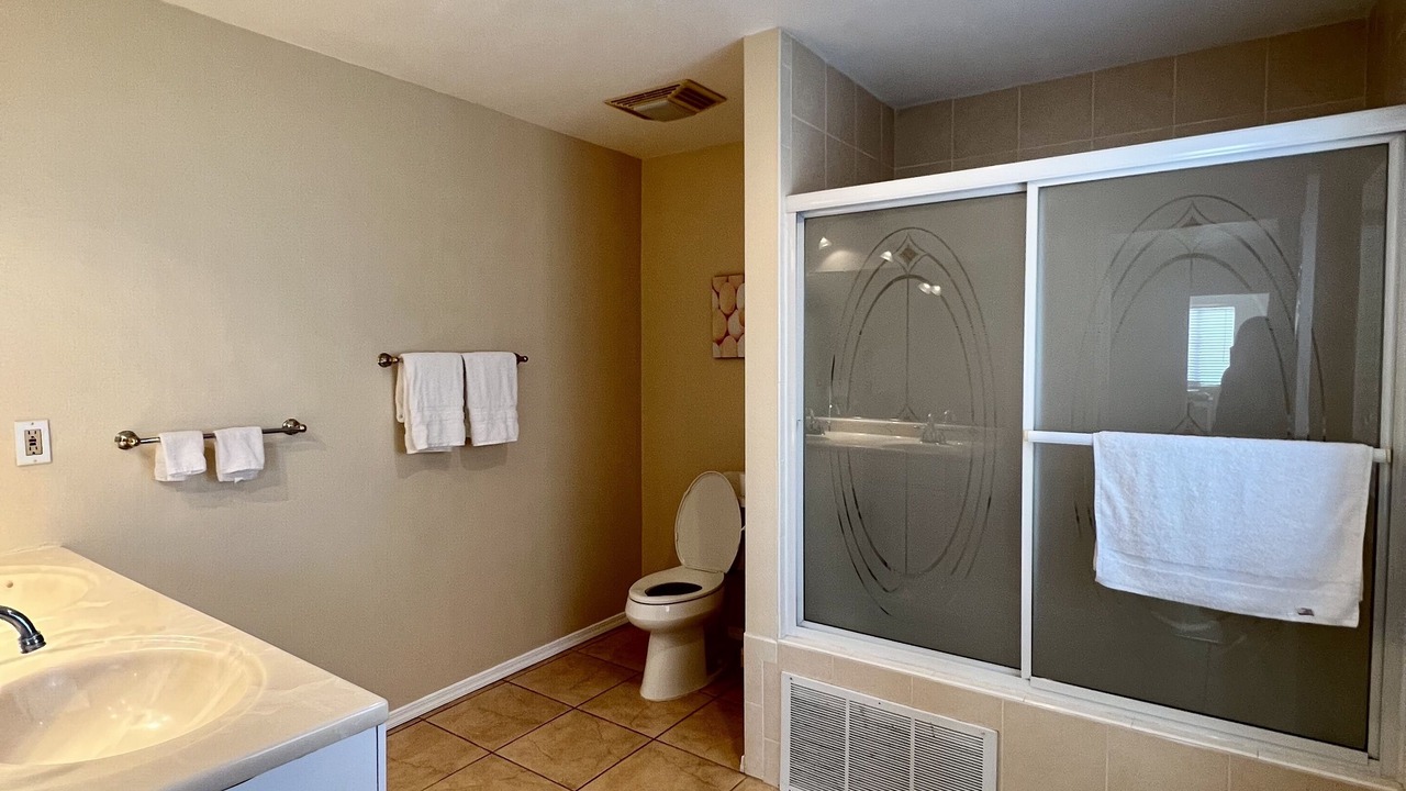 Photo of Bathroom in Harbor Gateway South