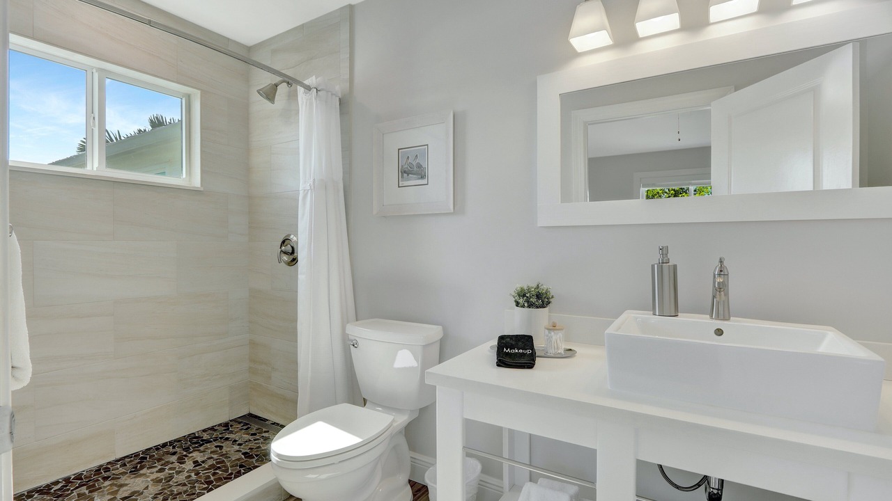 Photo of Bathroom in Islamorada
