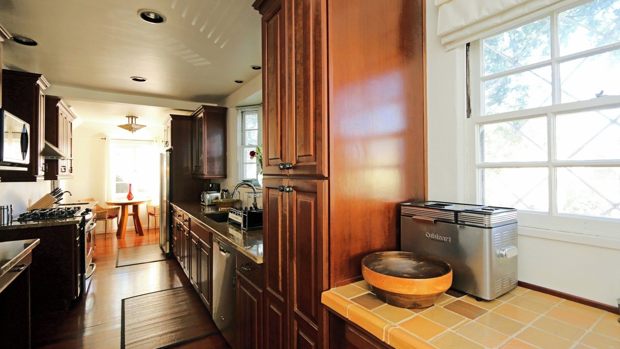 Photo of Kitchen in Greater Wilshire - Hancock Park