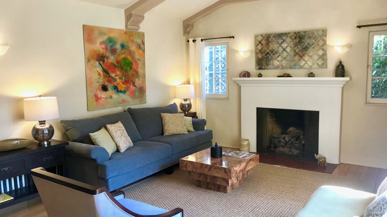 Photo of Livingroom in Greater Wilshire - Hancock Park