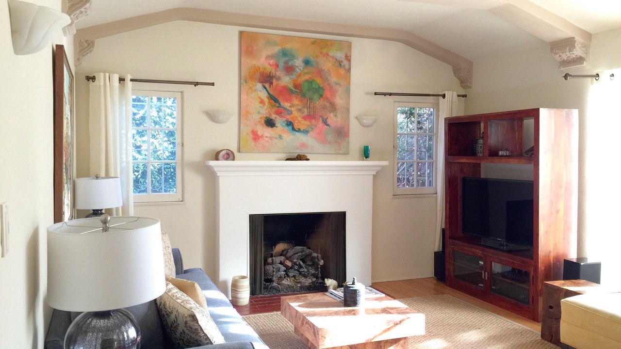 Photo of Livingroom in Greater Wilshire - Hancock Park