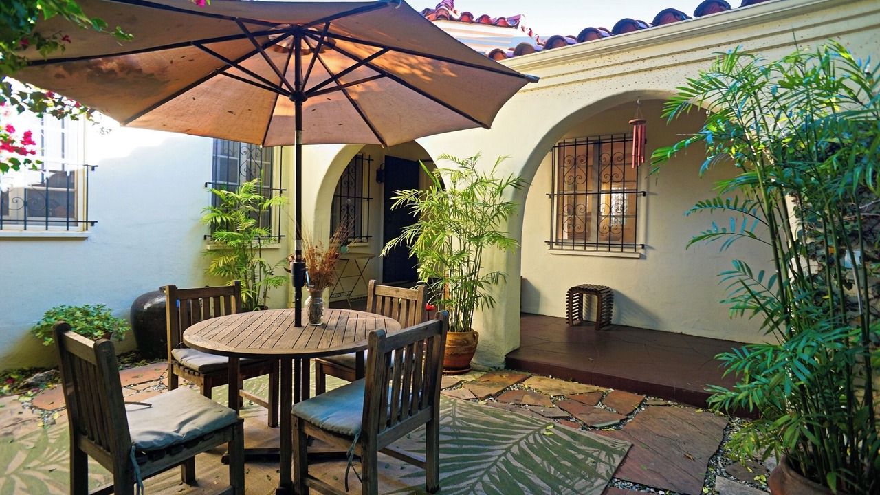 Photo of Outdoor in Greater Wilshire - Hancock Park