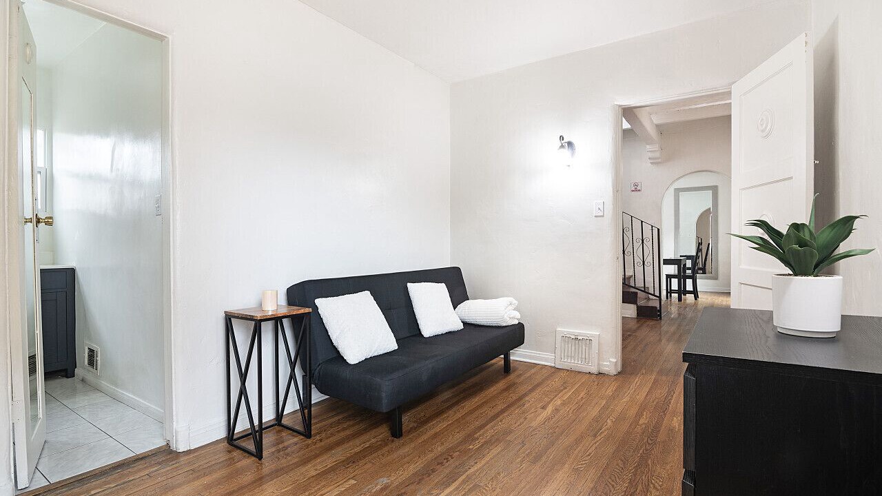 Photo of Livingroom in Pico - Robertson