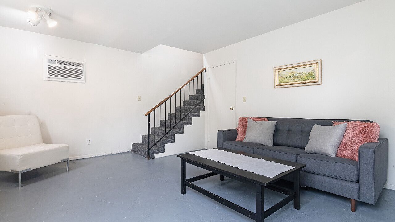 Photo of Livingroom in Pico - Robertson