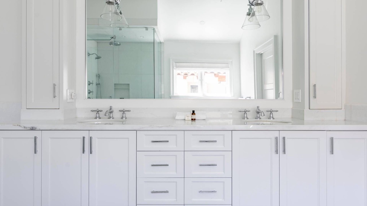 Photo of Bathroom in Greater Wilshire - Hancock Park