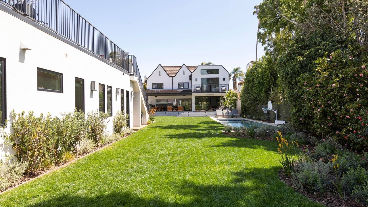Photo of Outdoor in Greater Wilshire - Hancock Park