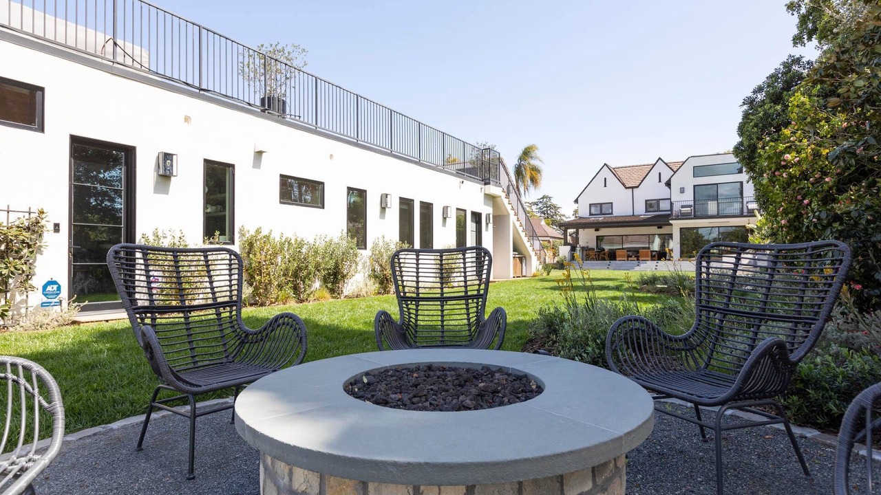 Photo of Patio Balcony in Greater Wilshire - Hancock Park