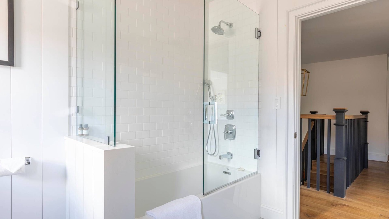 Photo of Bathroom in Greater Wilshire - Hancock Park