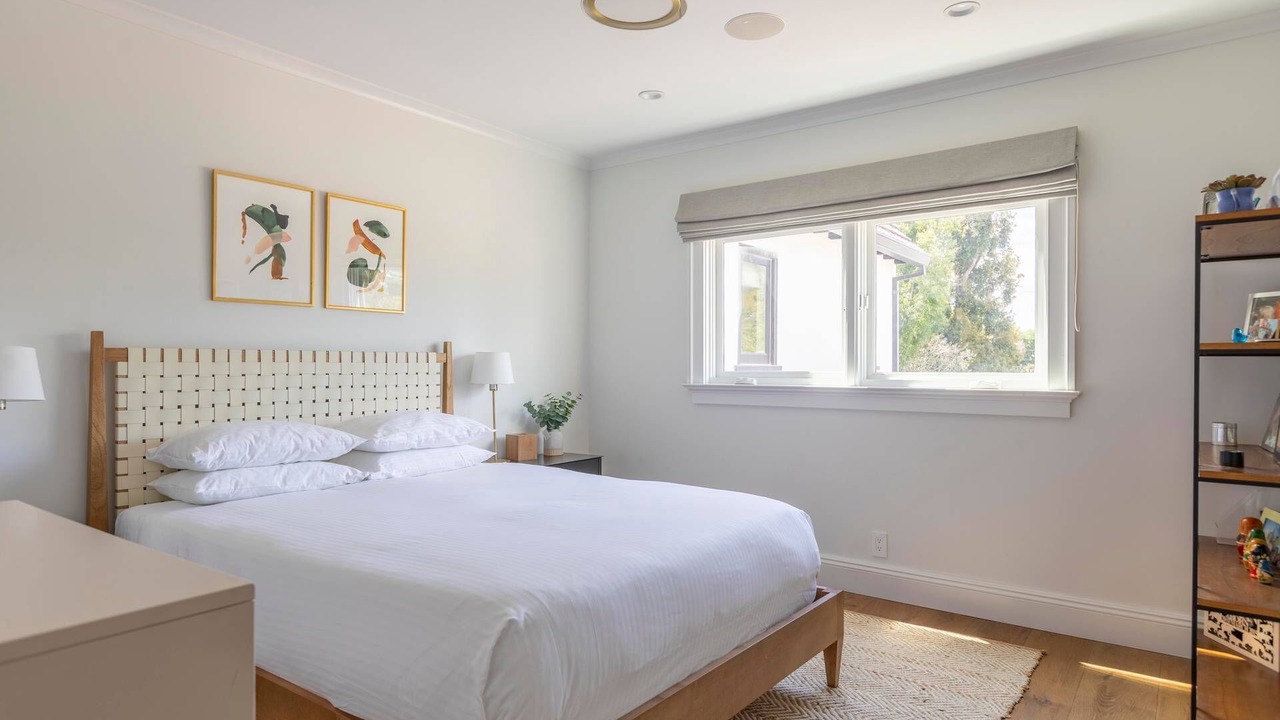 Photo of Bedroom in Greater Wilshire - Hancock Park