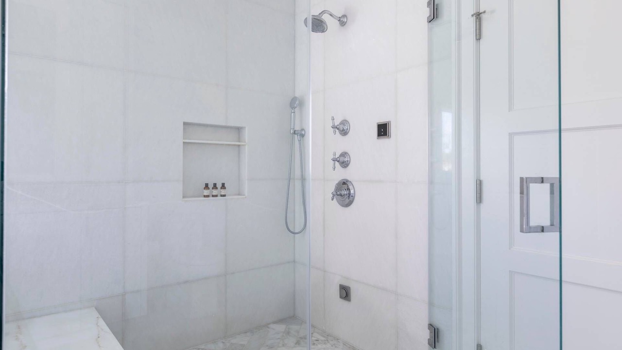 Photo of Bathroom in Greater Wilshire - Hancock Park