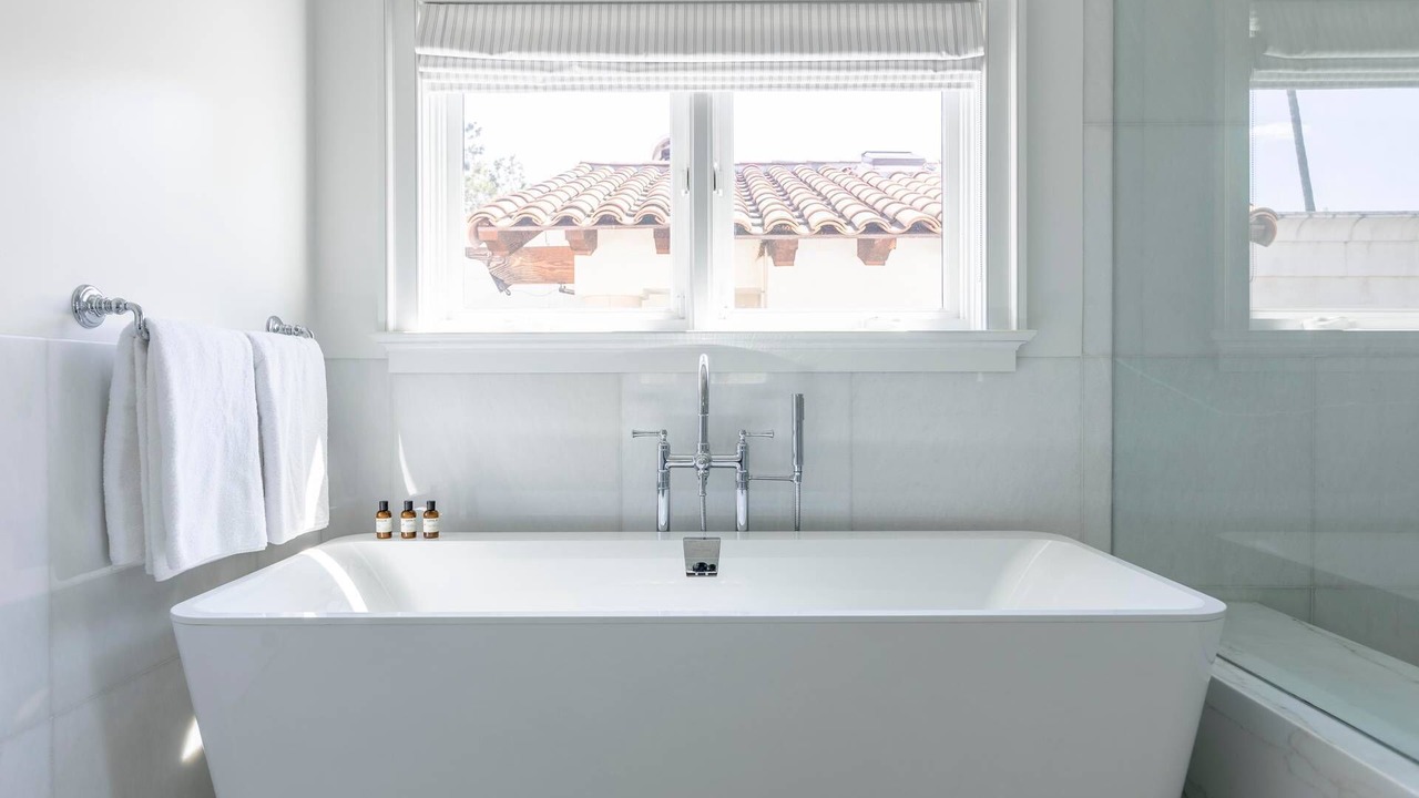 Photo of Bathroom in Greater Wilshire - Hancock Park