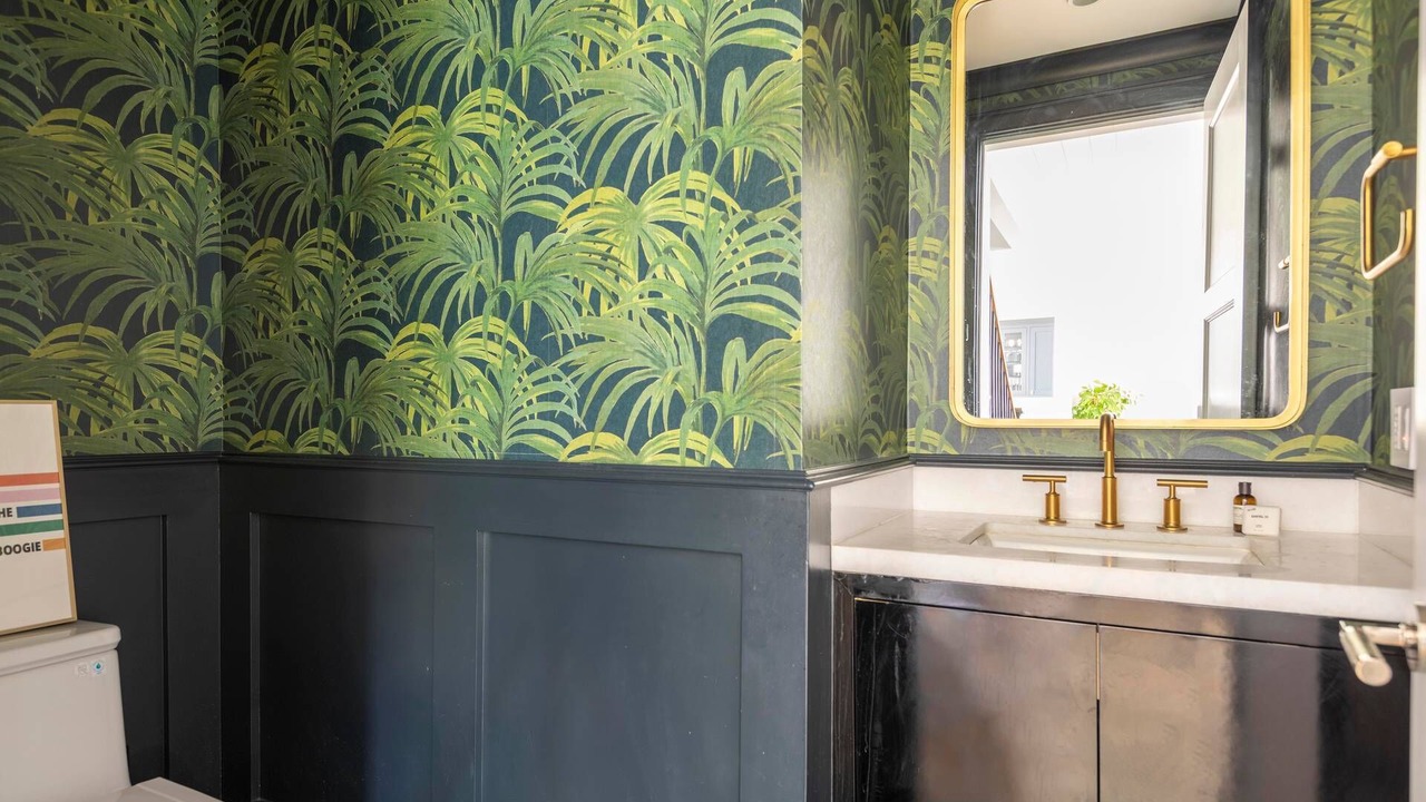 Photo of Bathroom in Greater Wilshire - Hancock Park
