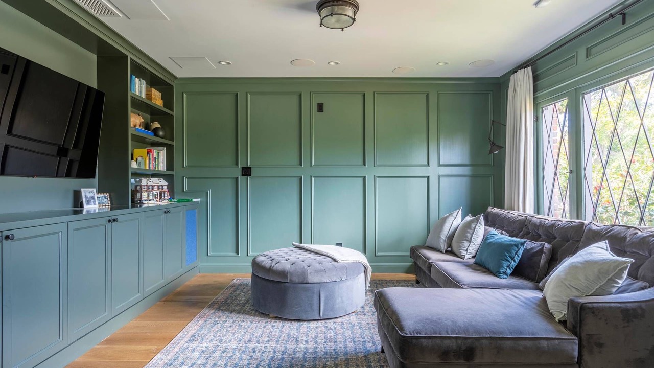 Photo of Livingroom in Greater Wilshire - Hancock Park