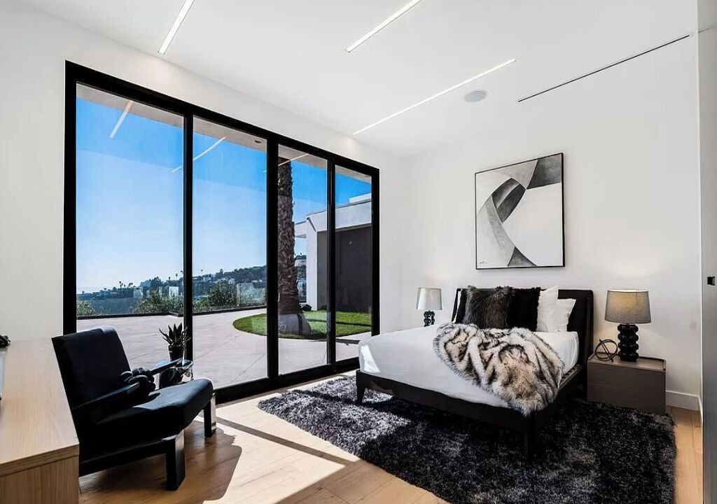 Photo of Bedroom in Nichols Canyon