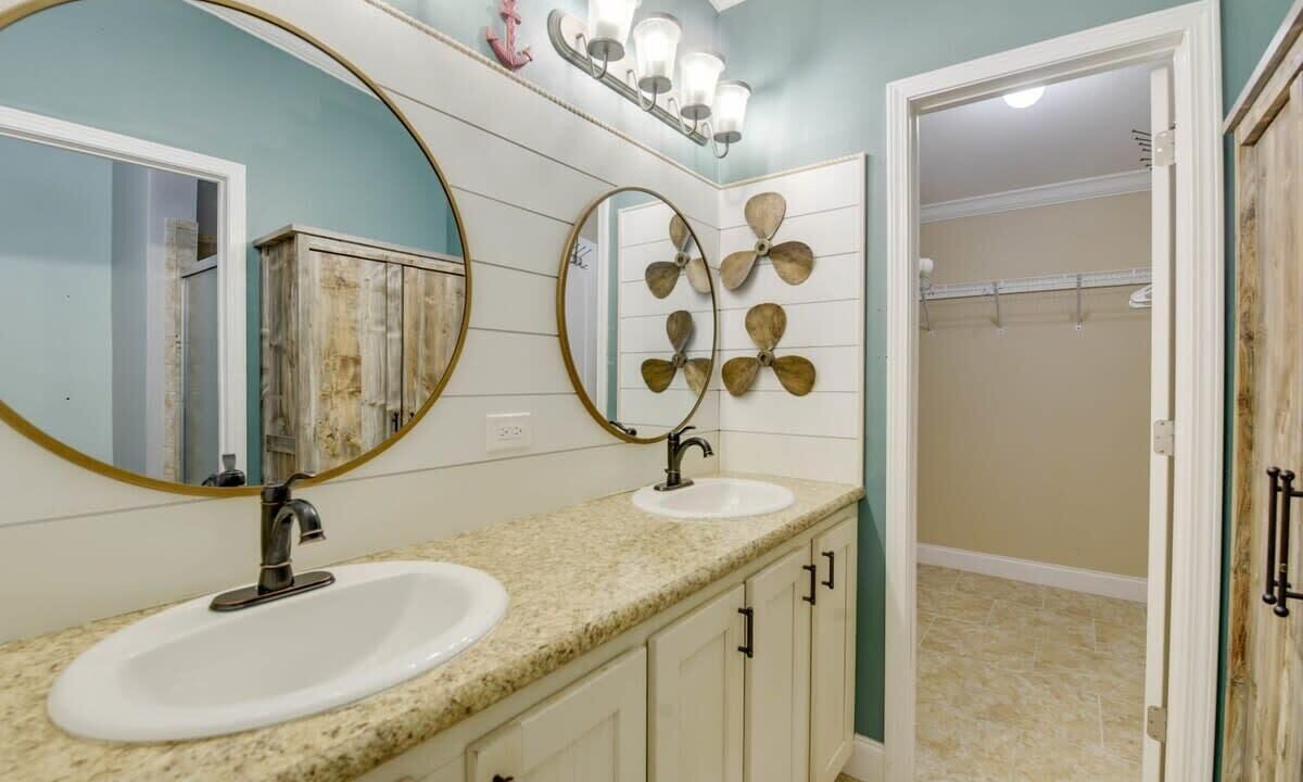 Photo of Bathroom in Sugarloaf Key