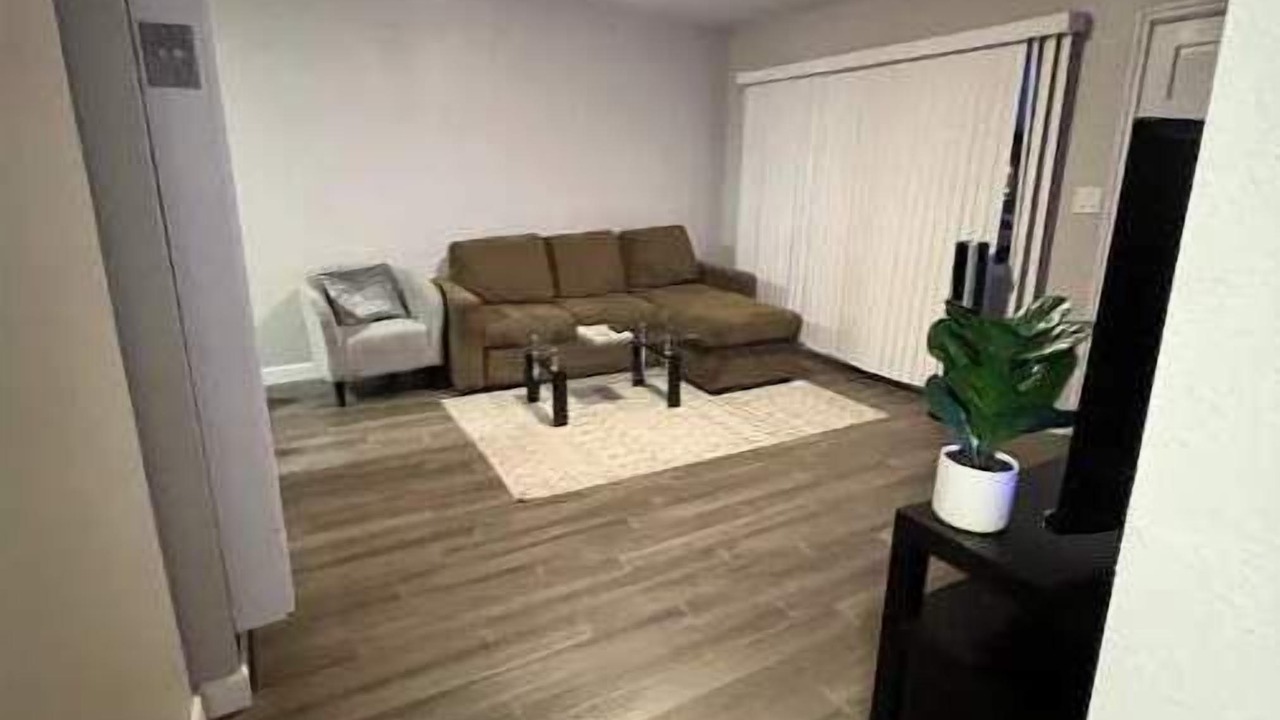 Photo of Livingroom in Harbor Gateway South