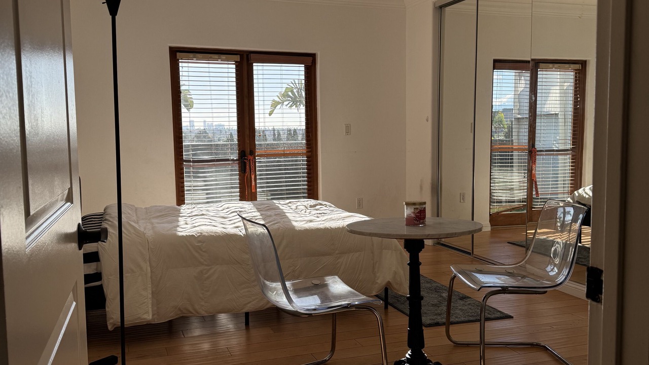 Photo of Bedroom in Pico - Robertson
