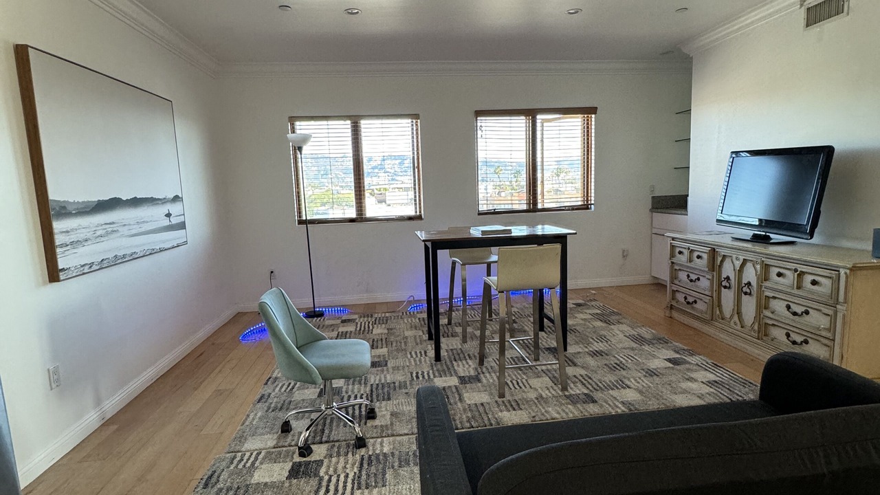 Photo of Livingroom in Pico - Robertson