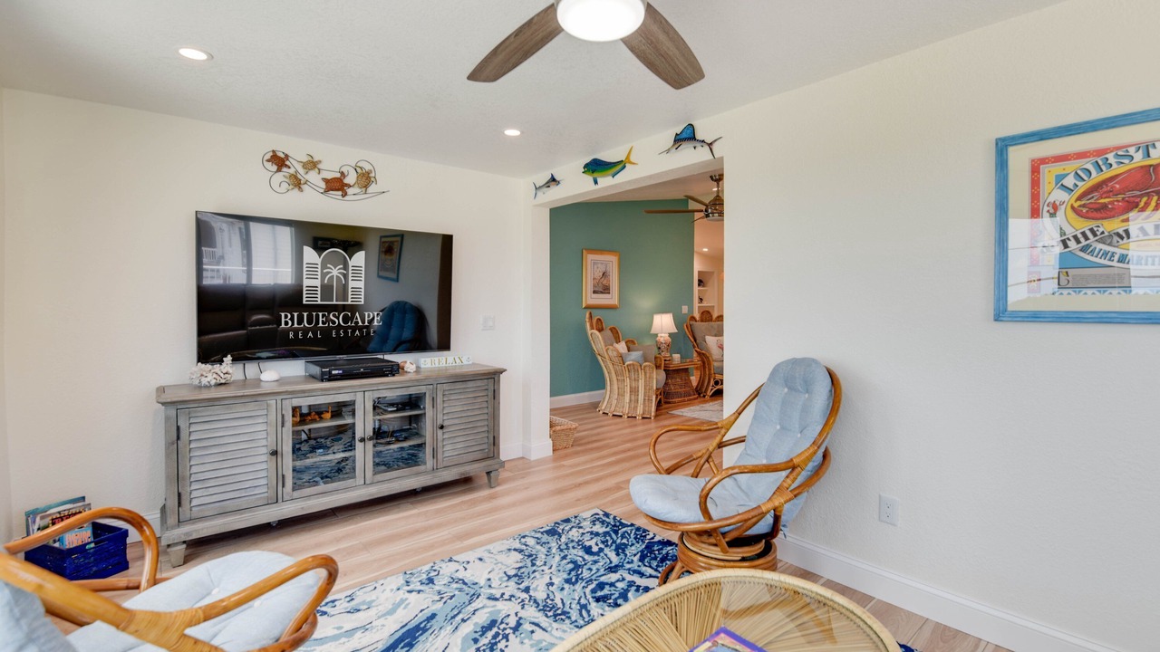 Photo of Livingroom in Breezeswept Beach Estates