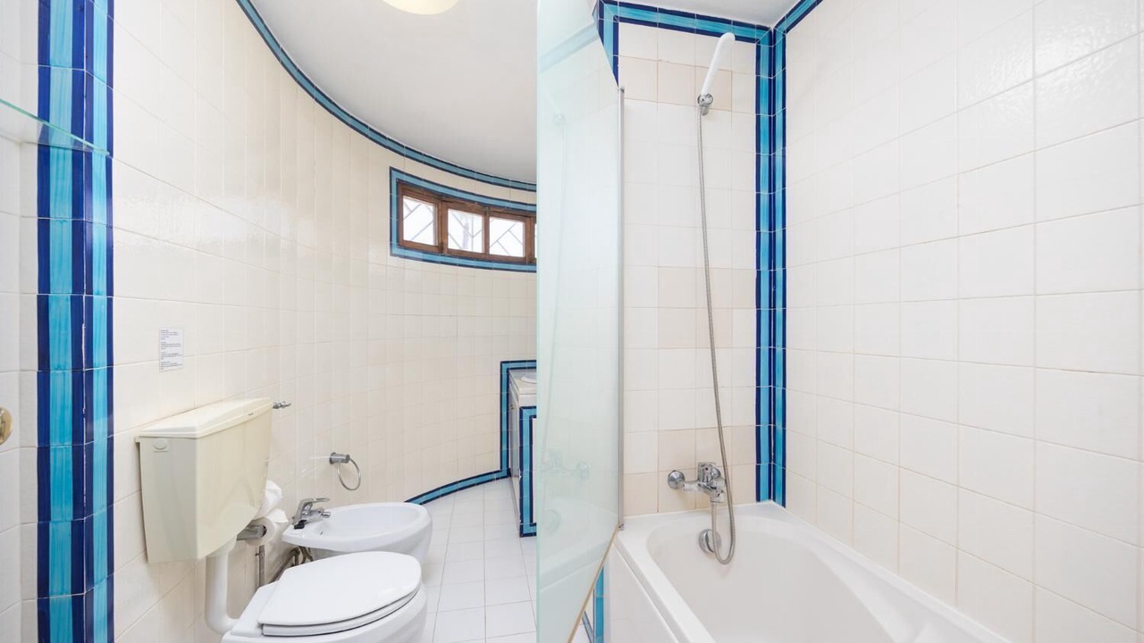 Photo of Bathroom in Quarteira