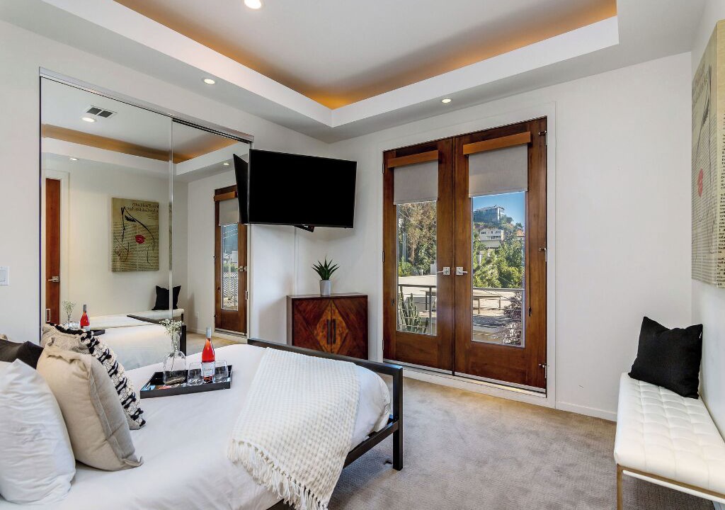 Photo of Others in Hollywood Hills West