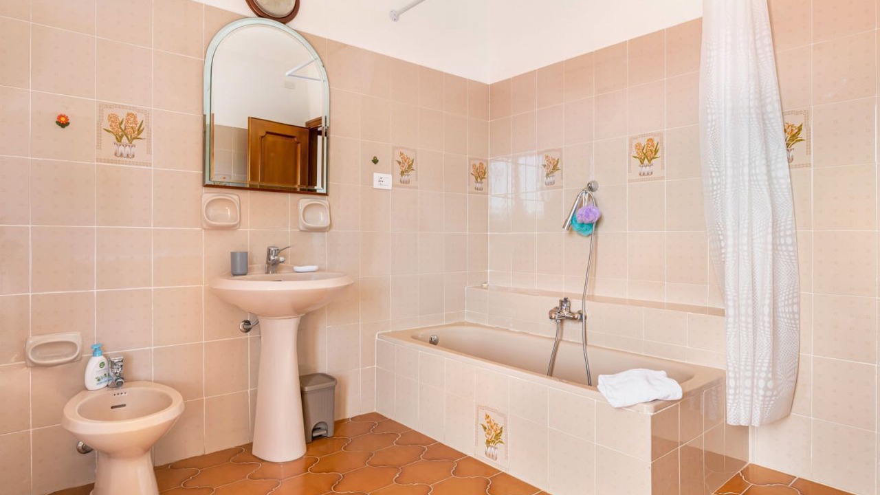 Photo of Bathroom in Piazza