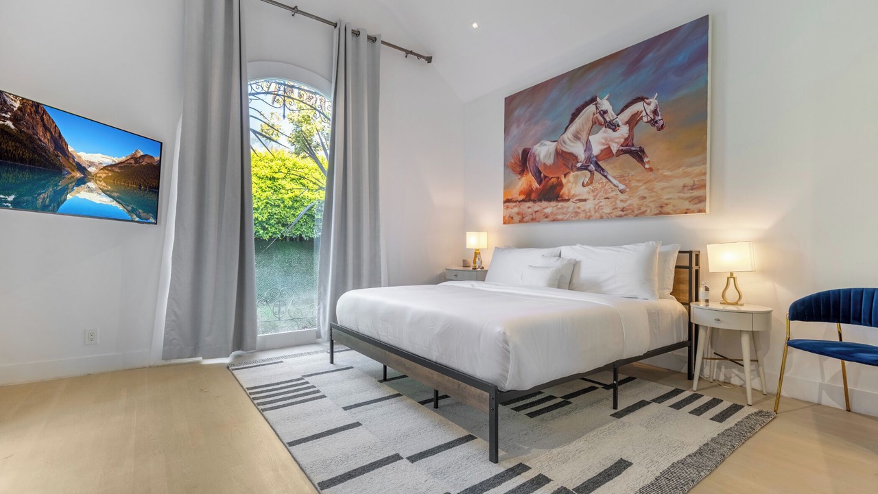 Photo of Bedroom in Beverly Grove