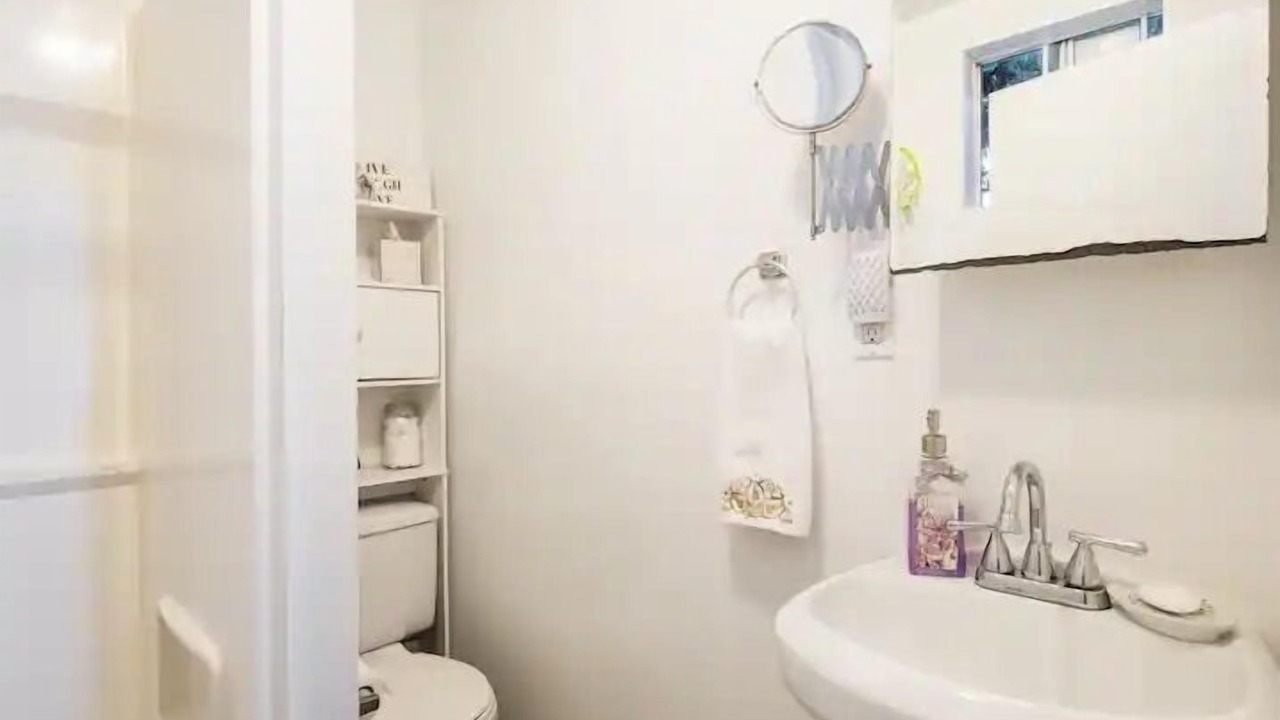 Photo of Bathroom in Lawndale