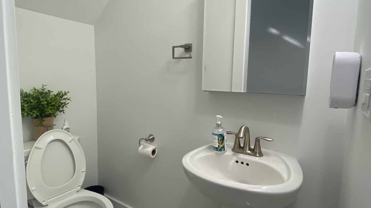 Photo of Bathroom in Wynken Blynken and Nod