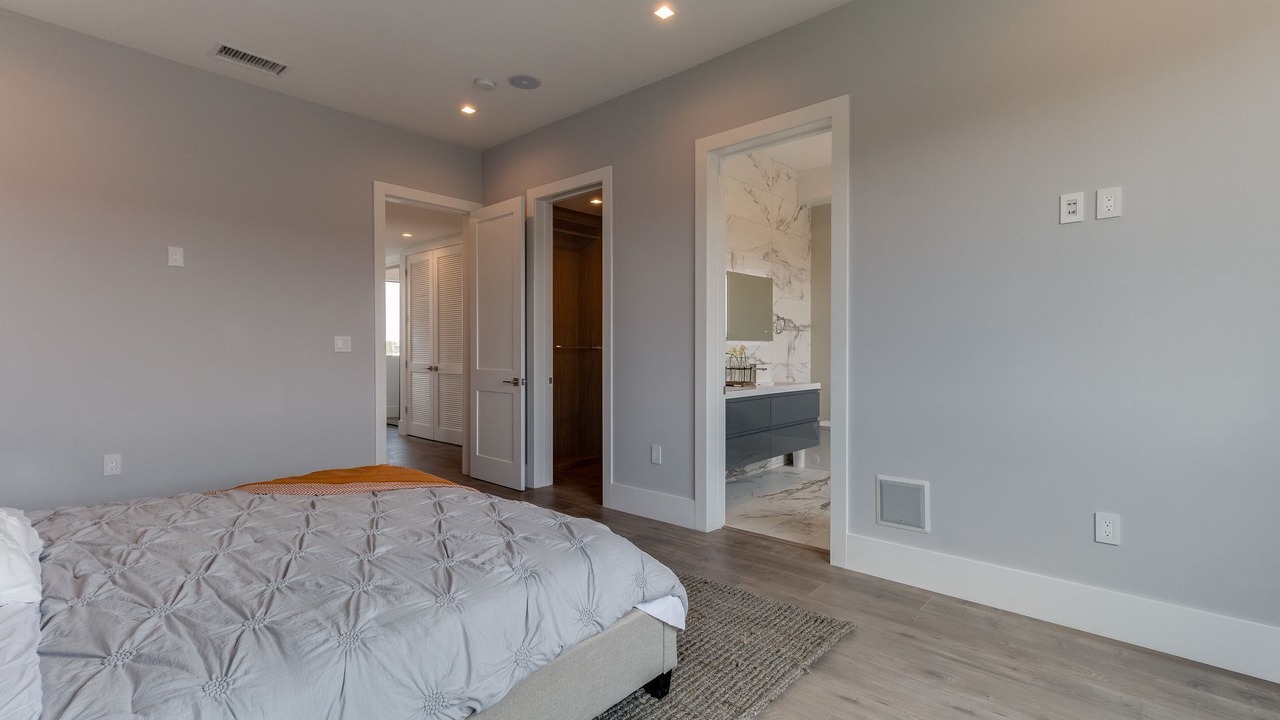 Photo of Bedroom in Mid City