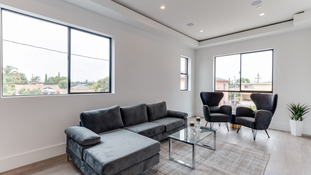 Photo of Livingroom in Mid City