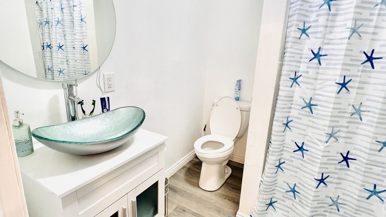 Photo of Bathroom in Harbor