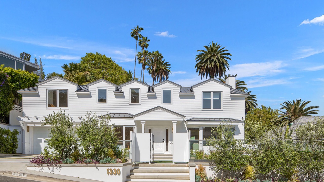 Photo of Outdoor in Hollywood Hills West