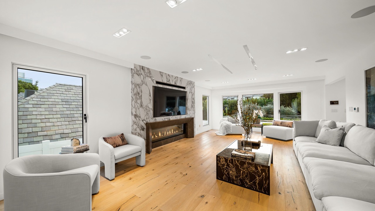 Photo of Livingroom in Hollywood Hills West